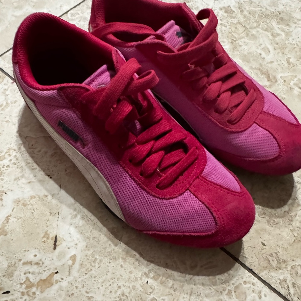 Puma Women's Pink Sneakers